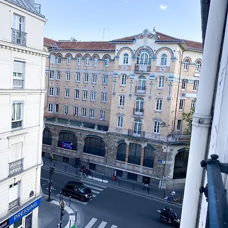 Le Voltaire - Center *
