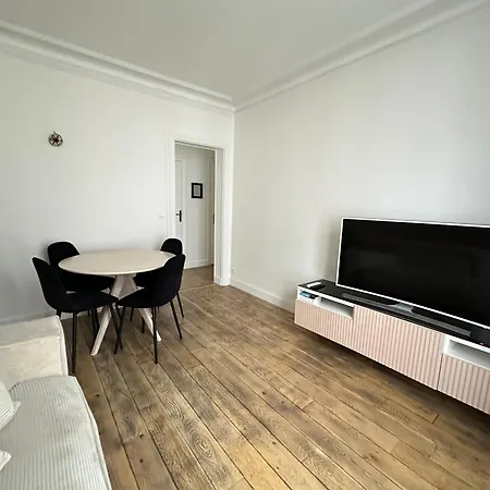 Le Voltaire - Center